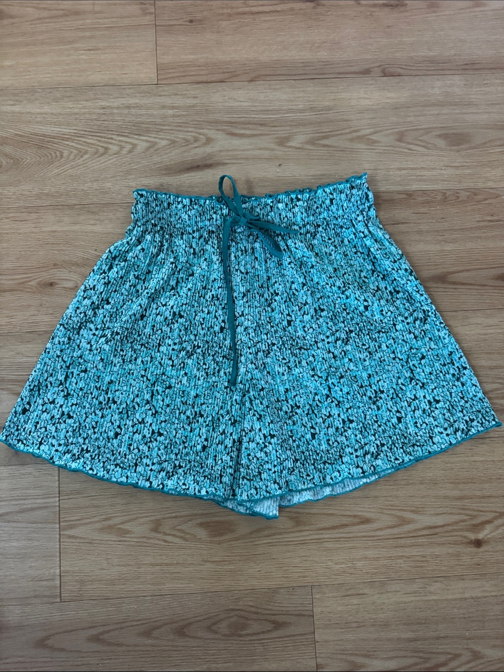 Easel Women's Crinkle Turquoise Floral Print Women's Shorts Medium Pull On Boho